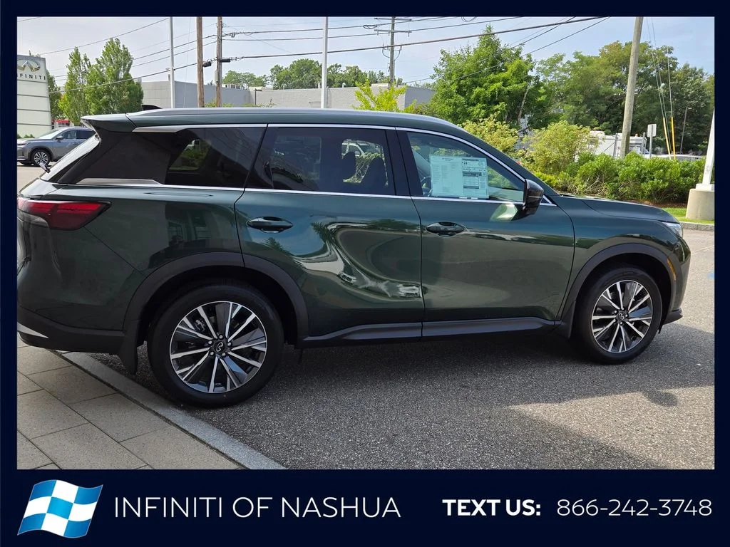New 2027 DEEP EMERALD INFINITI Luxe AWD image 14