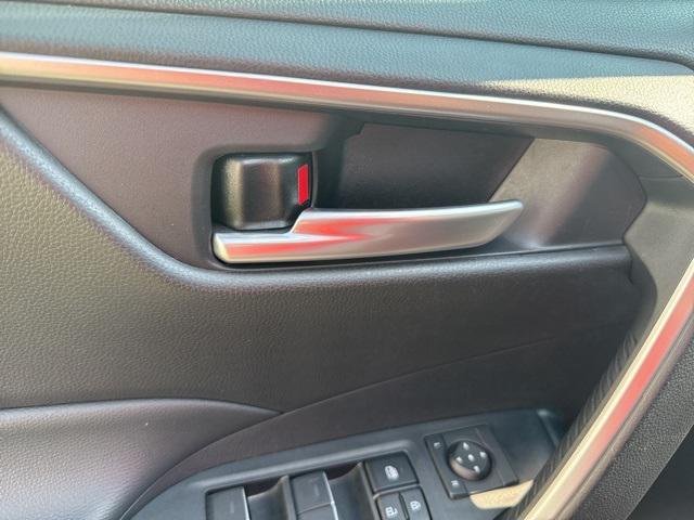 2025 Toyota RAV4 XLE - Photo 22