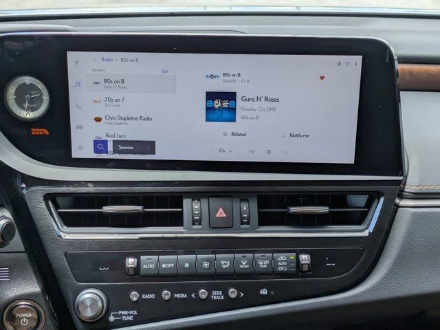 Used 2025 Iridium Lexus 300h image 17