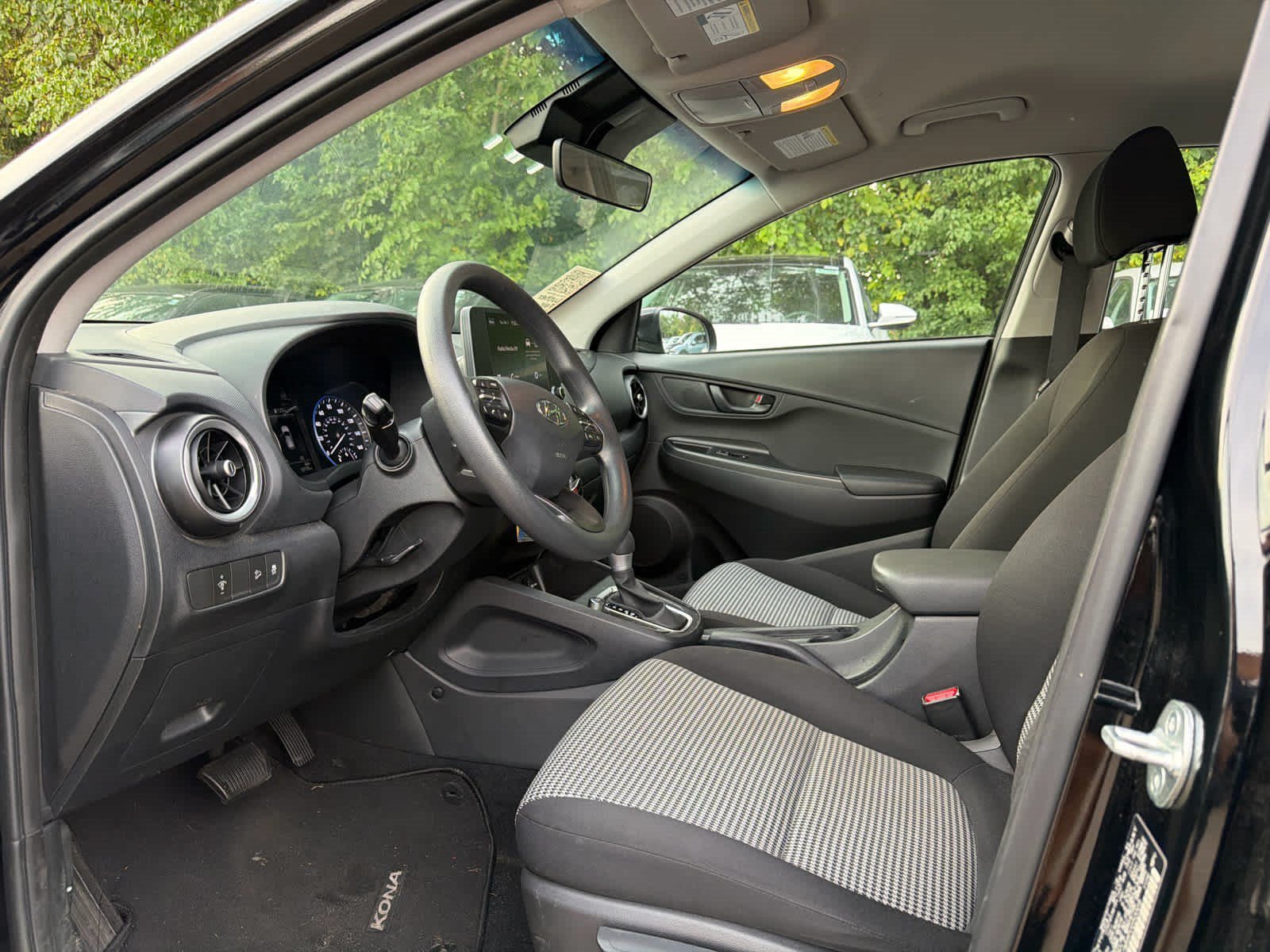 Certified Used 2023 Abyss Black Pearl Hyundai SE image 5