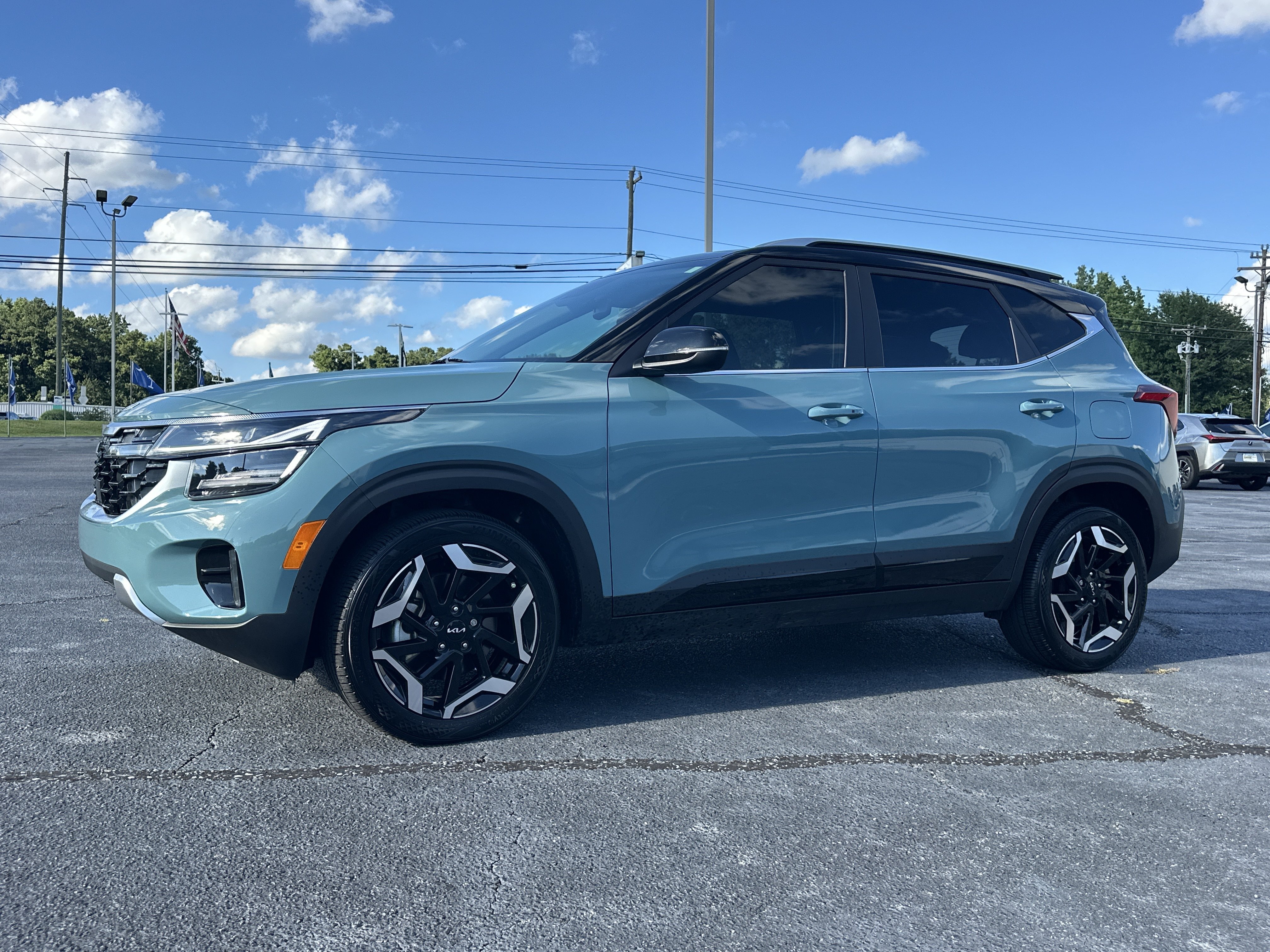 Used 2024 Pluton Blue/Black Roof Kia SX image 4