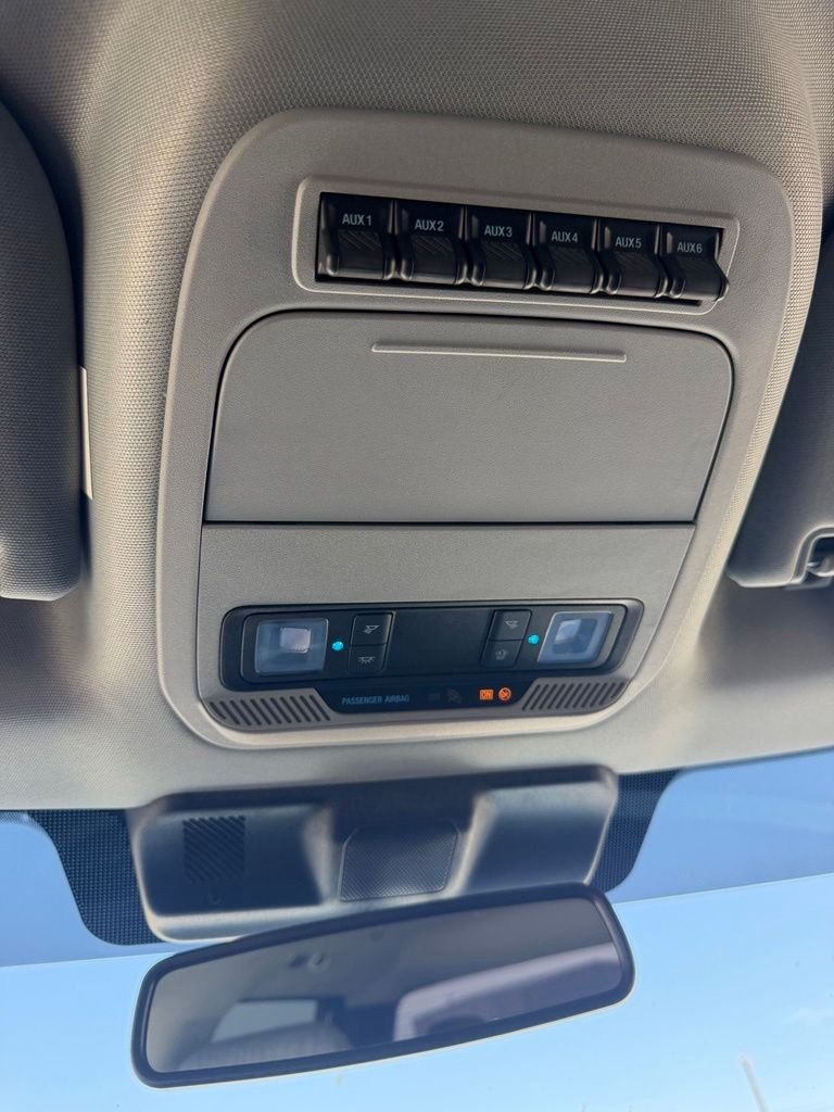 Used 2025 Oxford White Ford XLT image 19