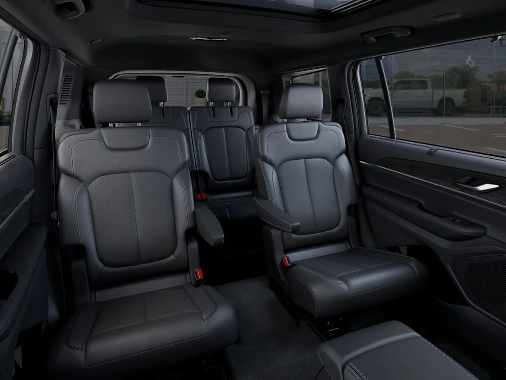 New 2025 Silver Zynith Exterior Paint Jeep Limited image 16