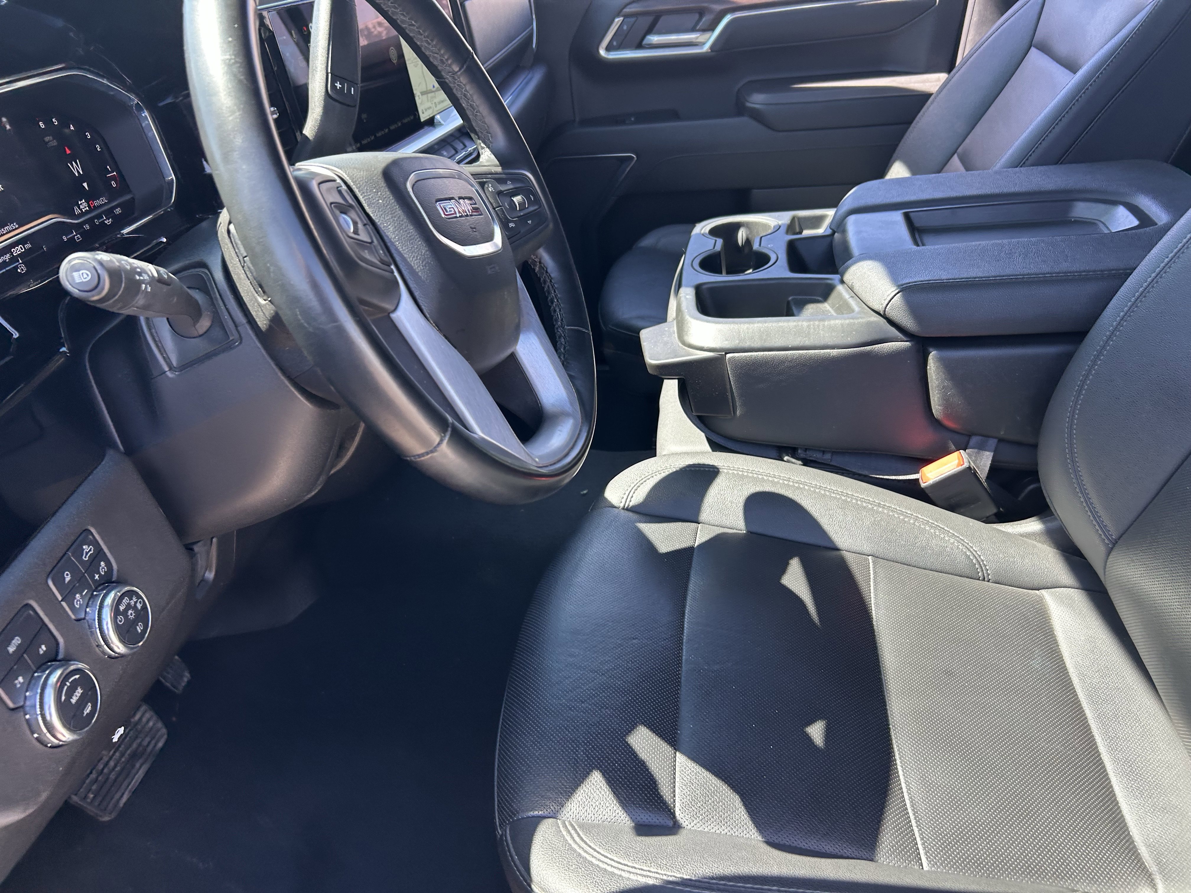 2025 GMC Sierra 1500 SLT - Photo 9