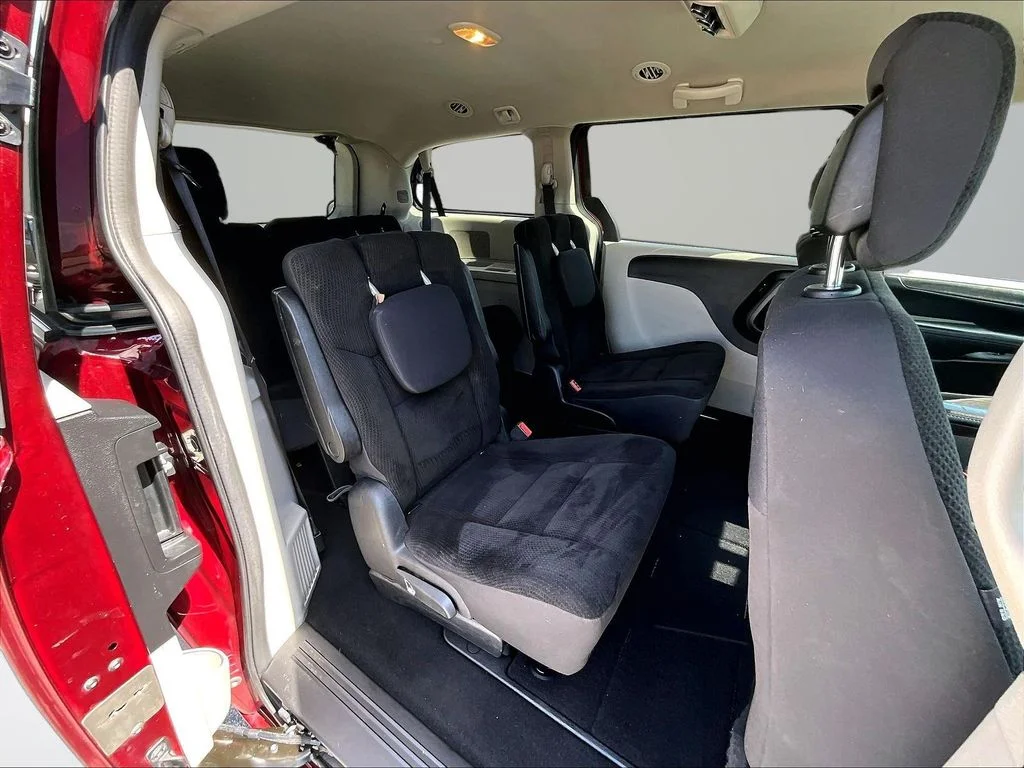Used 2019 Red Dodge SE image 27