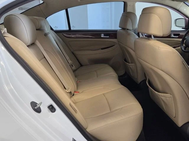 Used 2014 White Hyundai 3.8 image 17