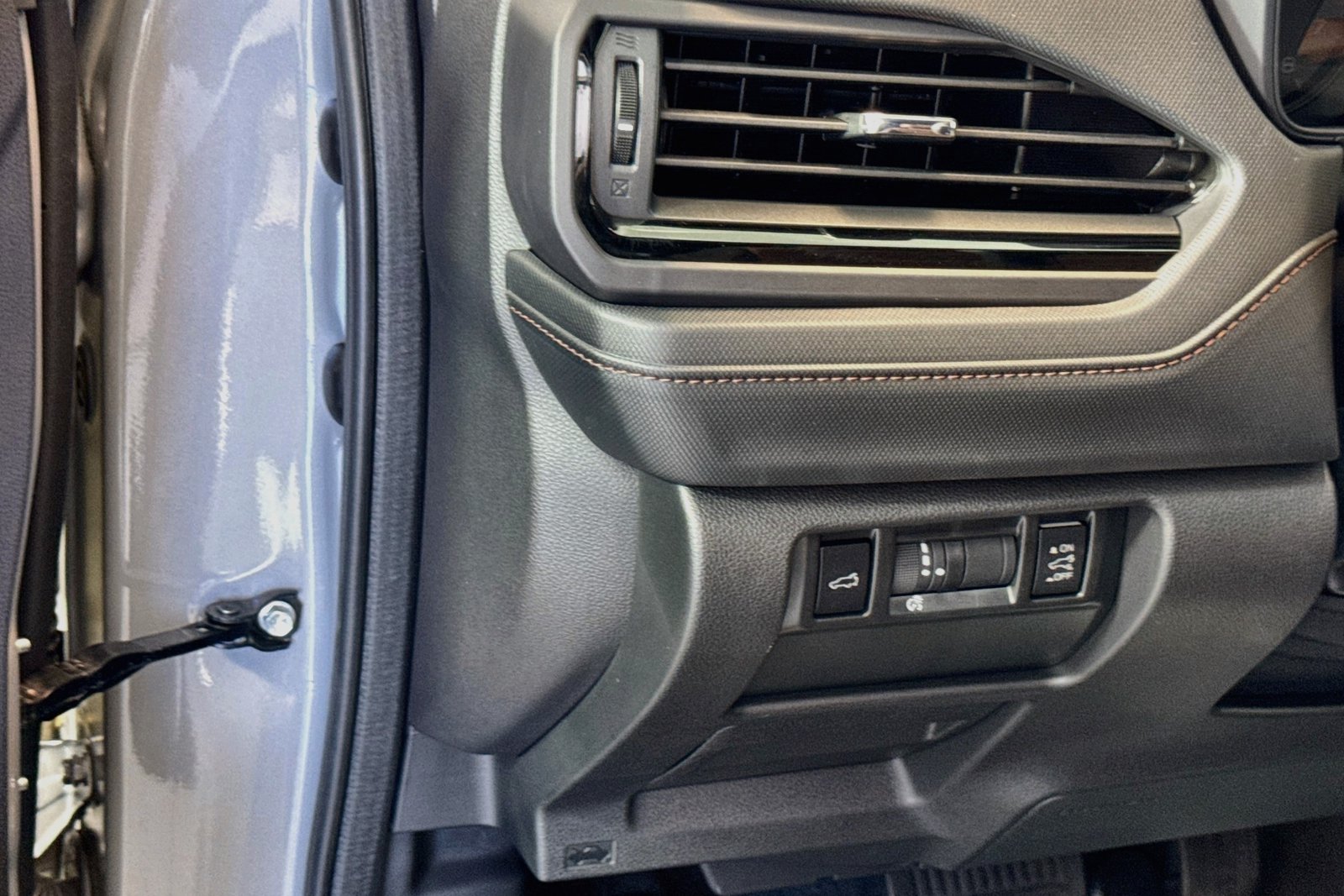 Used 2026 River Rock Pearl Subaru Touring image 10