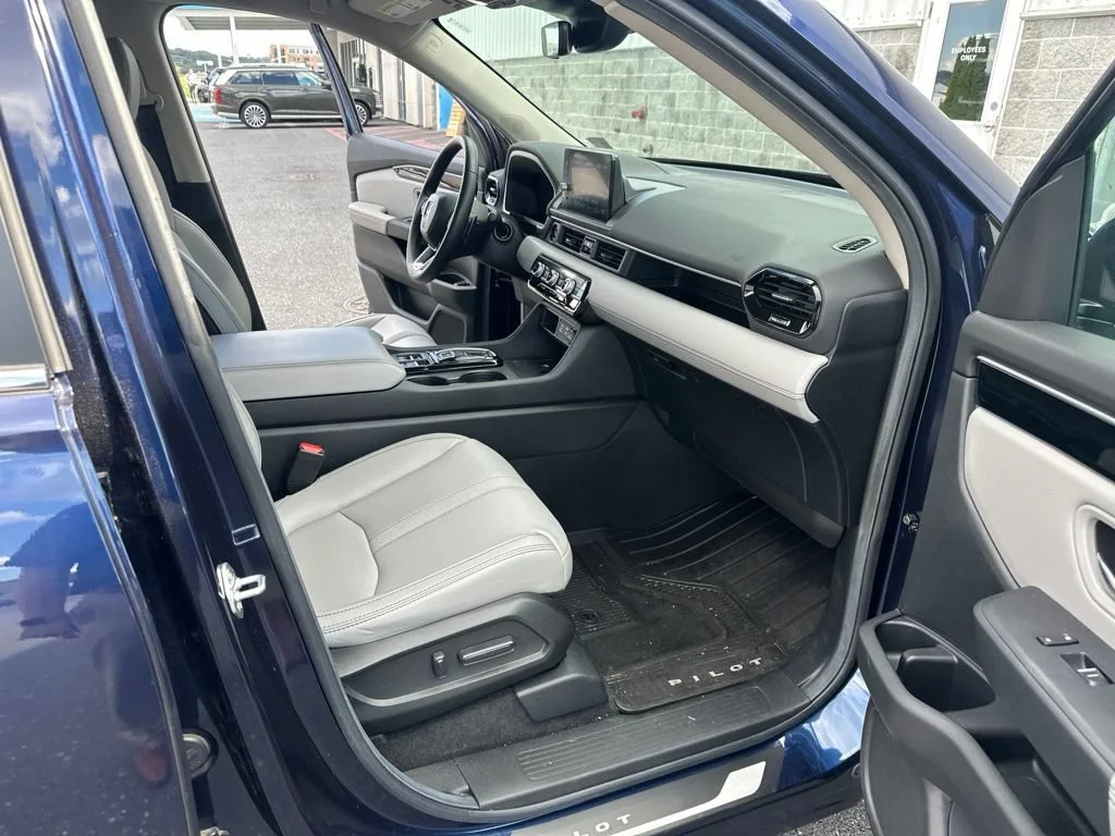Certified Used 2025 Obsidian Blue Pearl Honda AWD EX-L image 40