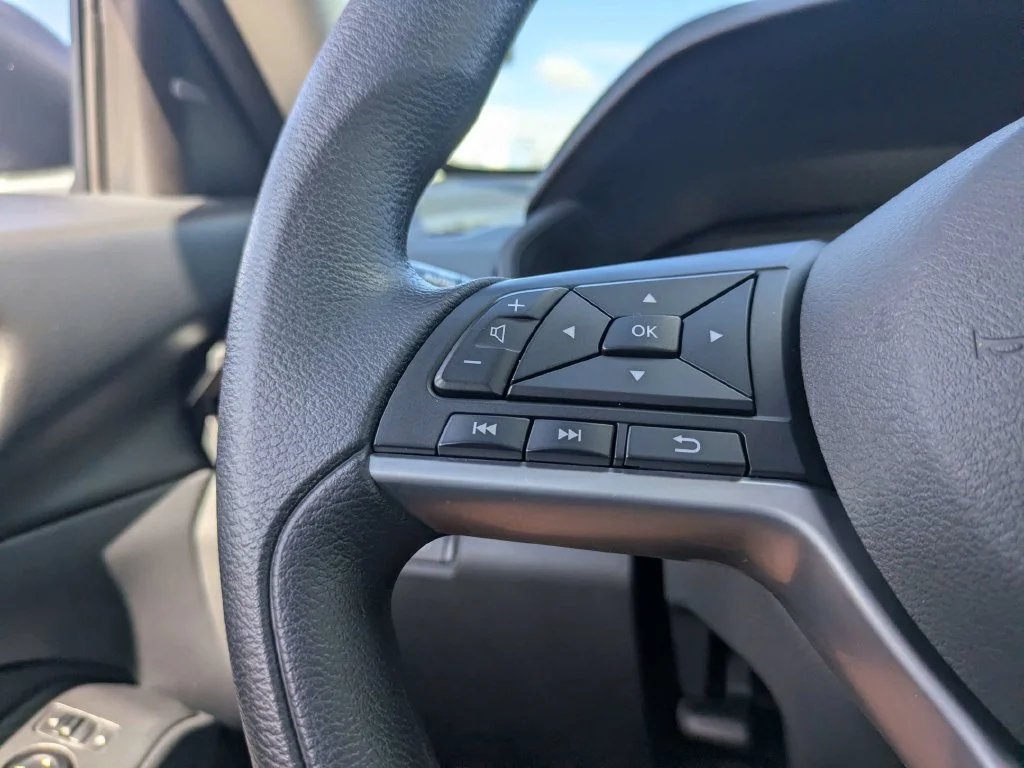 Used 2025 White Nissan 2.5 SV image 23
