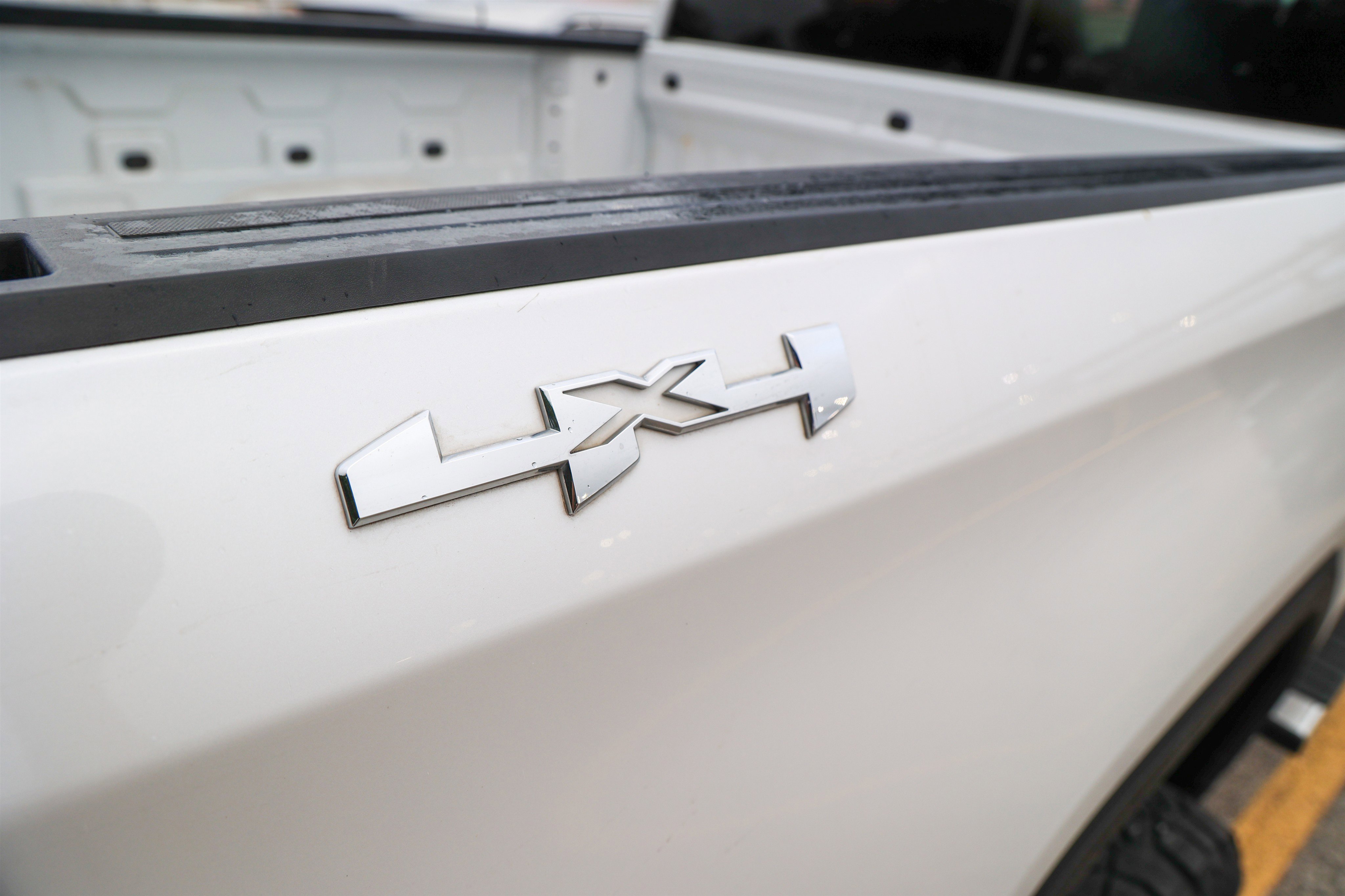 Used 2024 White Frost Tricoat GMC SLT image 11