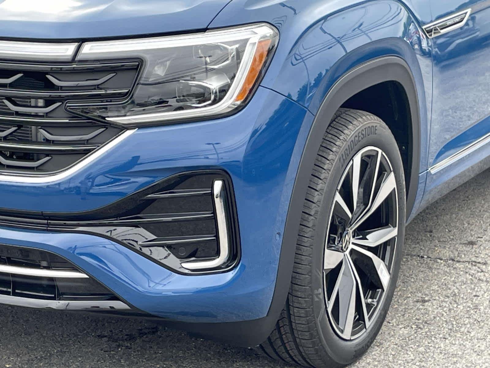 New 2026 R3R3/Blue Volkswagen 2.0T SEL Premium R-Line image 13