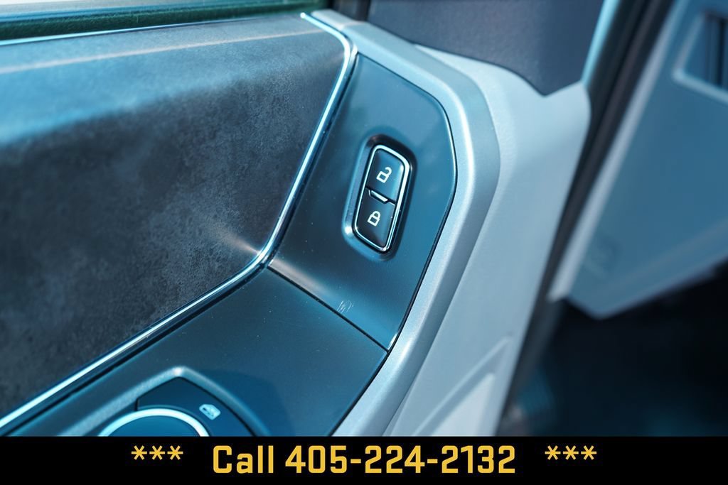 Used 2025 White Ford XLT image 29