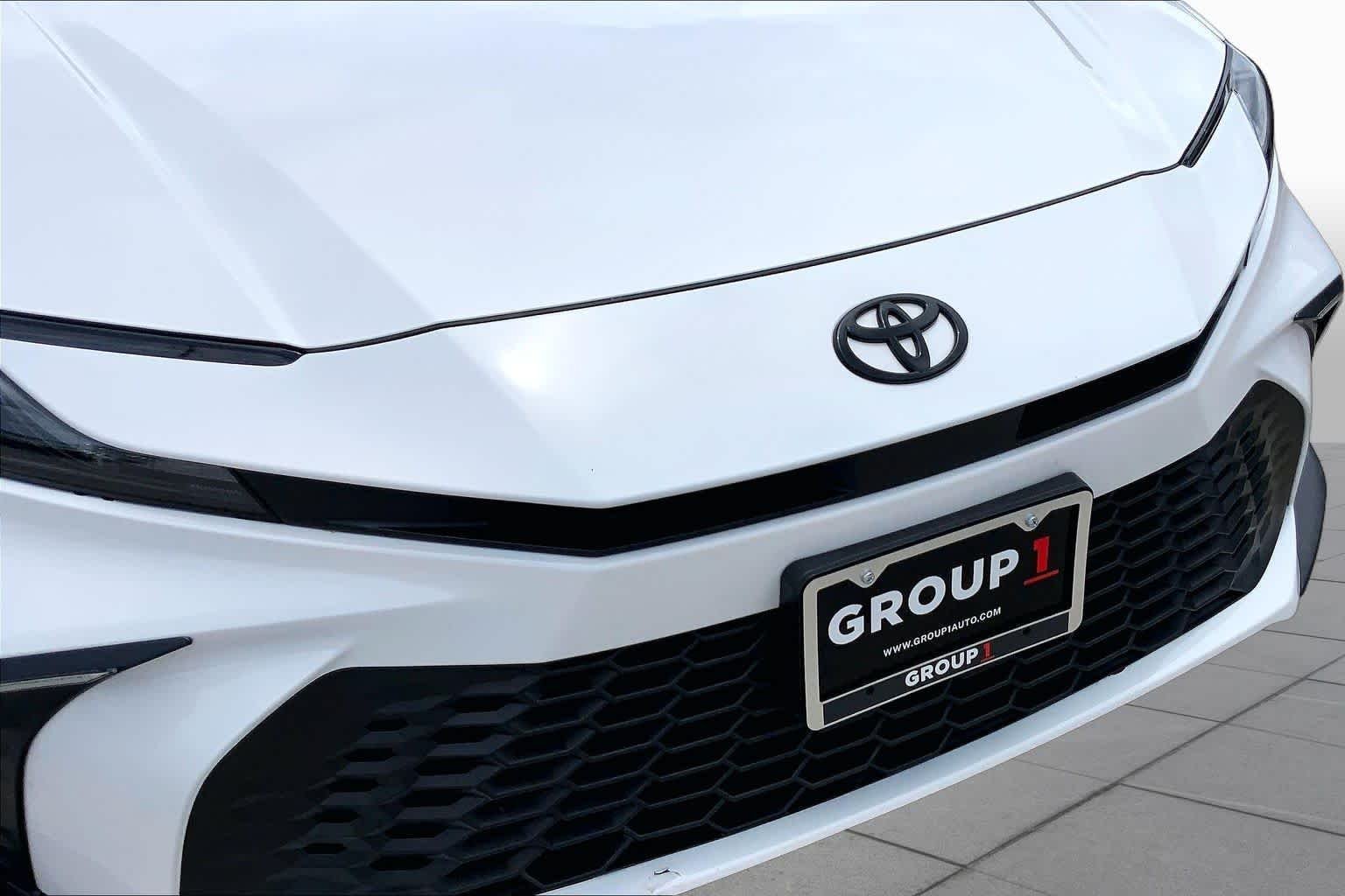 Used 2025 Ice Cap Toyota SE image 27
