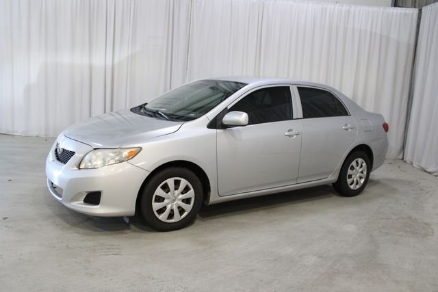 Used 2009 Silver Toyota LE image 23
