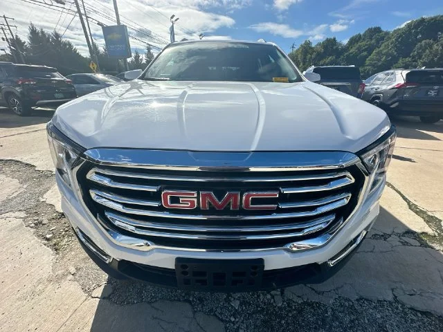 Used 2024 White GMC SLT image 34
