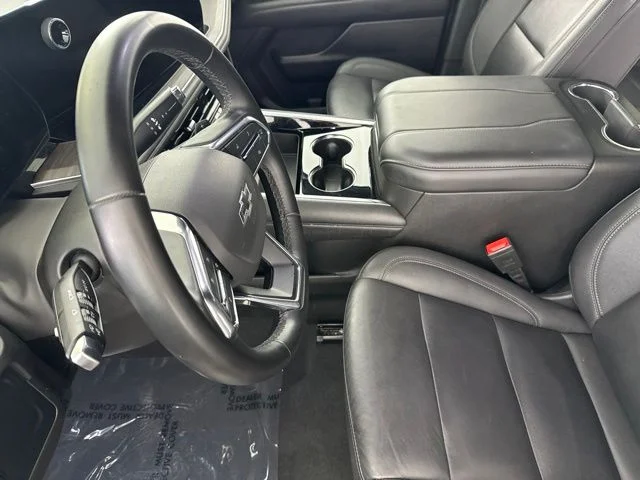 Used 2025 Gray Chevrolet Z71 image 22