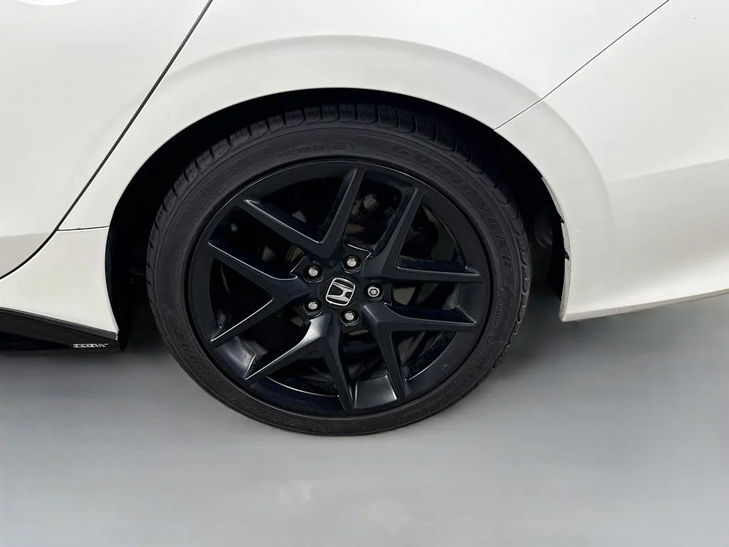 Used 2023 Platinum White Pearl Honda  image 31