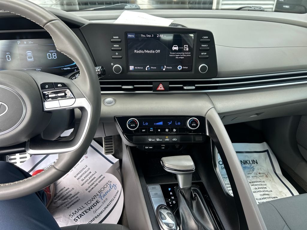 Used 2025 Gray Hyundai SEL Sport image 19