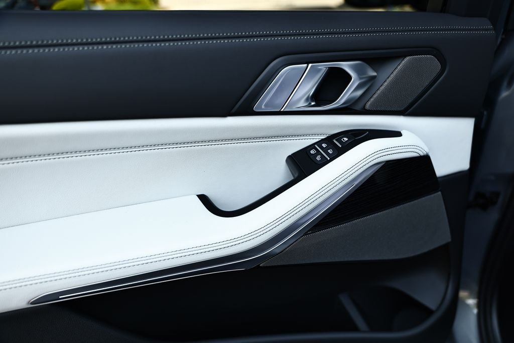 New 2027 Skyscraper Grey Metallic BMW xDrive40i image 25