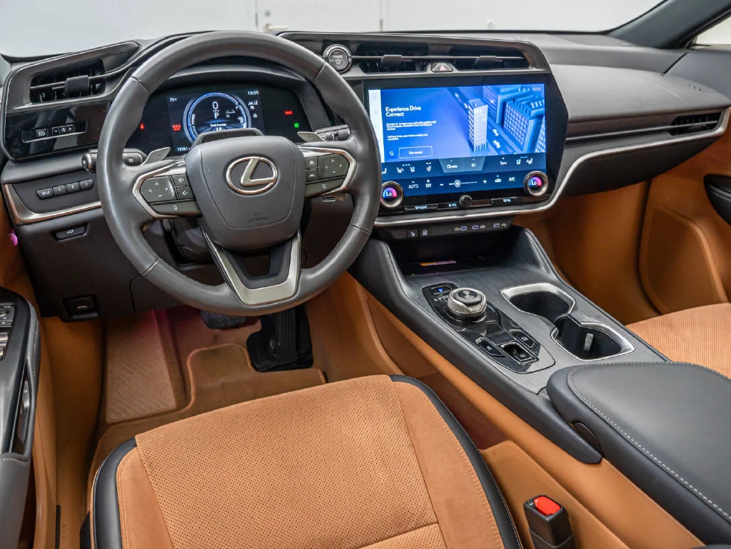 Used 2023 EMINENT WHITE PEARL Lexus 450e Luxury image 4