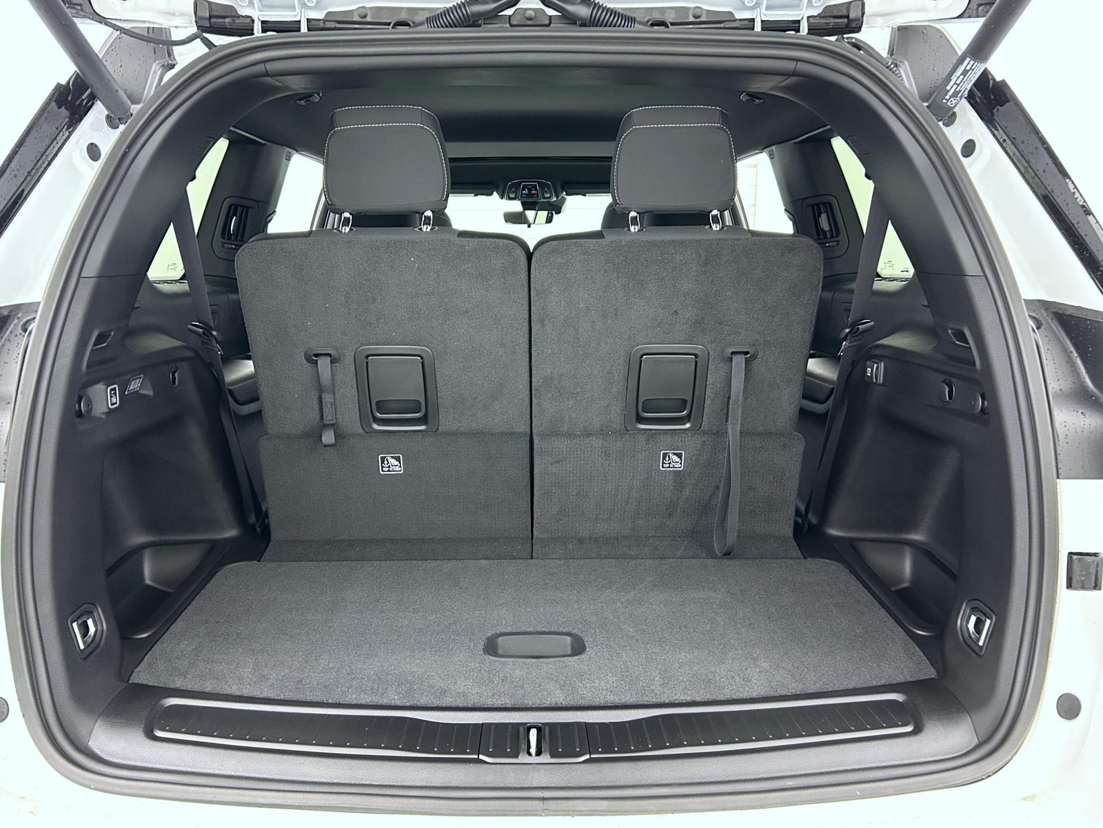 New 2026 Bright White Clear-Coat Exterior Paint Jeep Laredo image 23