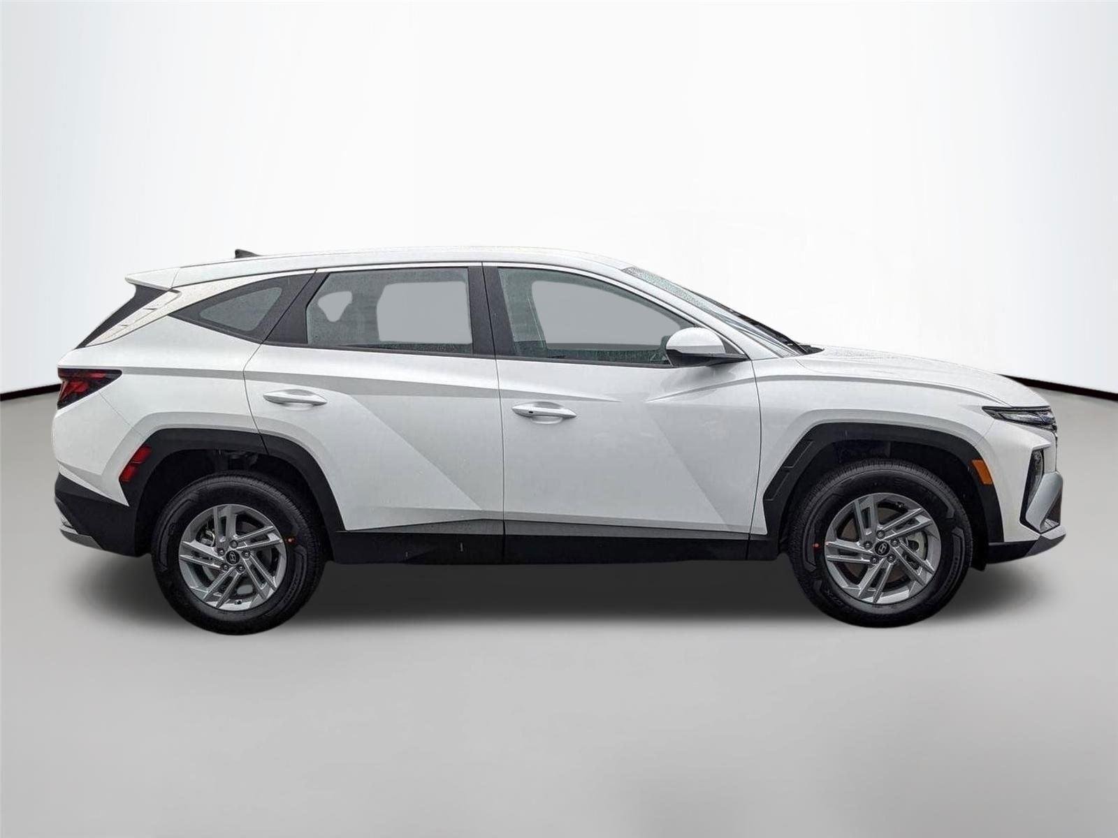 Used 2025 Serenity White Pearl Hyundai SE image 4