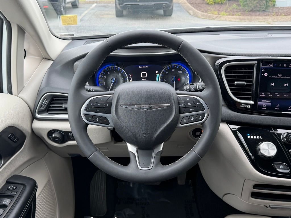 Used 2023 White Chrysler Touring L image 28