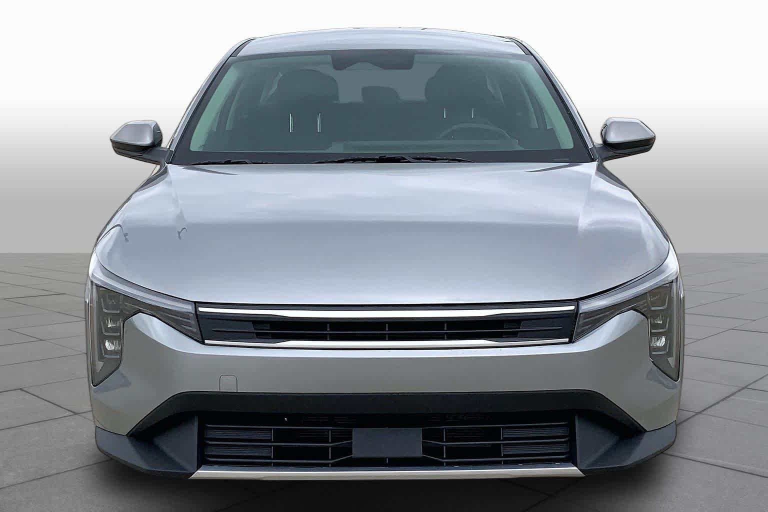 Used 2025 Steel Gray Kia LXS image 4