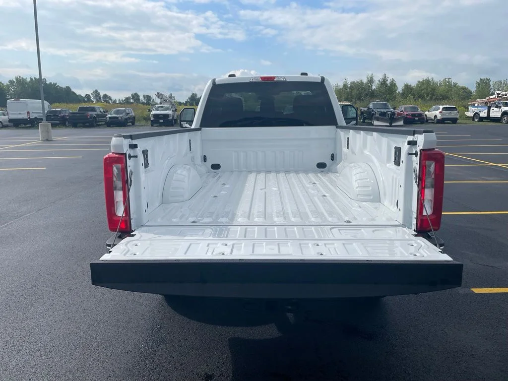 New 2026 Oxford White Ford F-250® XLT image 10