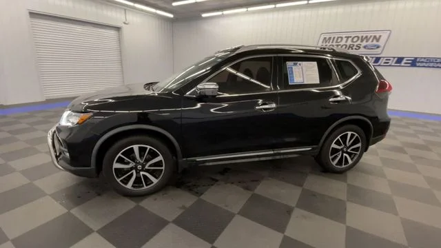 Used 2018 Magnetic Black Nissan SL image 4