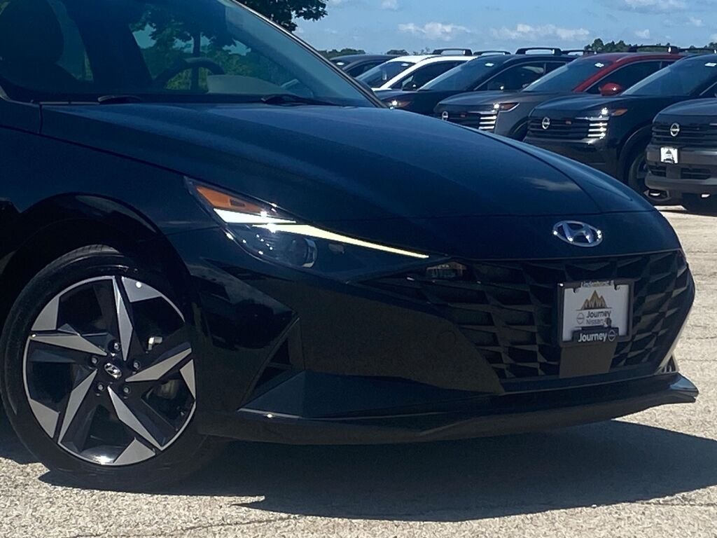 Used 2023 Hyundai Elantra SEL with VIN KMHLS4AG4PU554232 for sale in Lindenhurst, IL