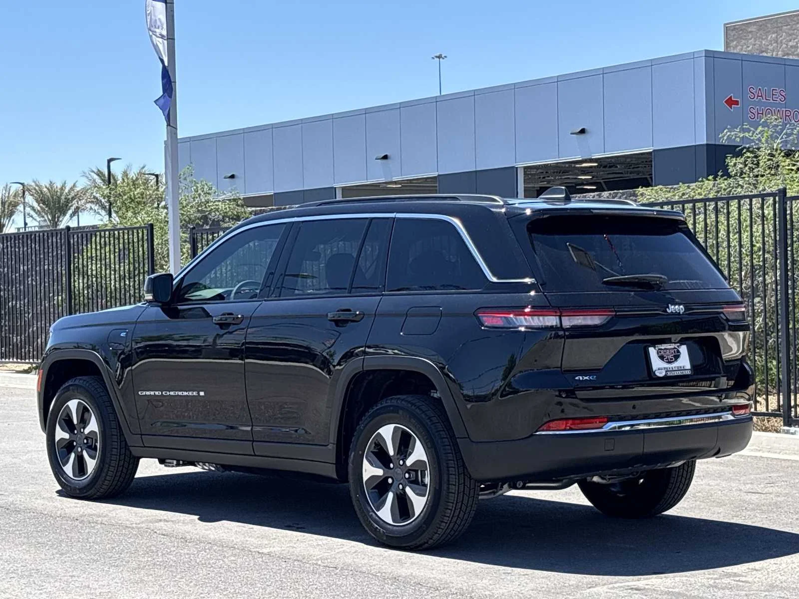 Used 2025 Diamond Black Crystal Pearlcoat Jeep  image 6
