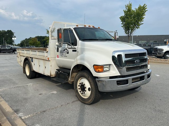 2015 Ford Super Duty F-750 Straight Frame XL