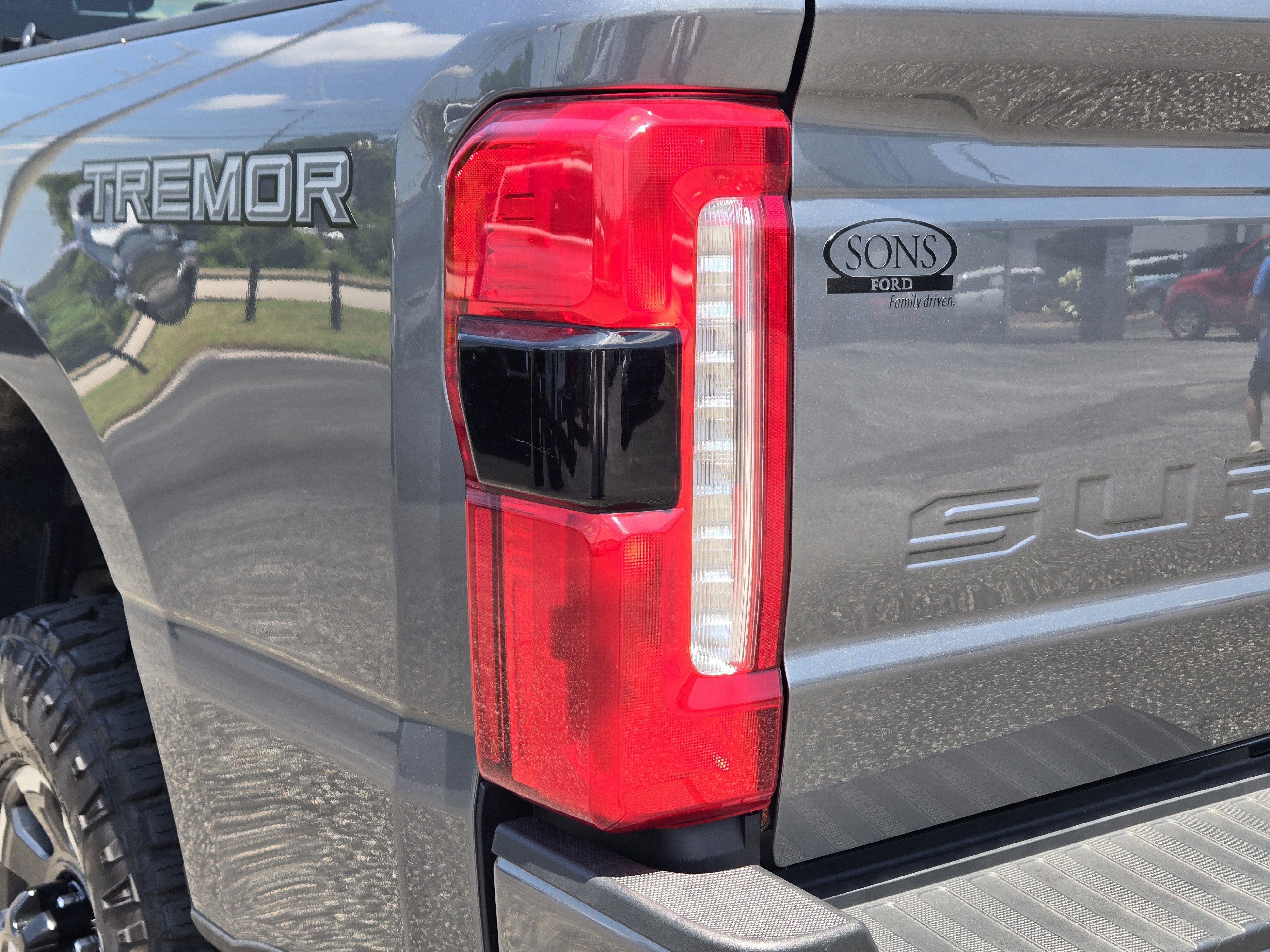 Used 2024 Carbonized Gray Metallic Ford Lariat image 11