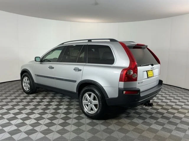 Used 2005 Silver Volvo 2.5T image 7