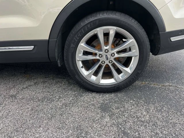 Used 2018 Platinum Dune Metallic Ford Limited image 11
