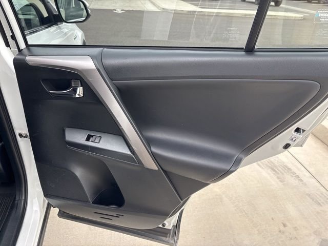 Used 2017 White Toyota XLE image 18