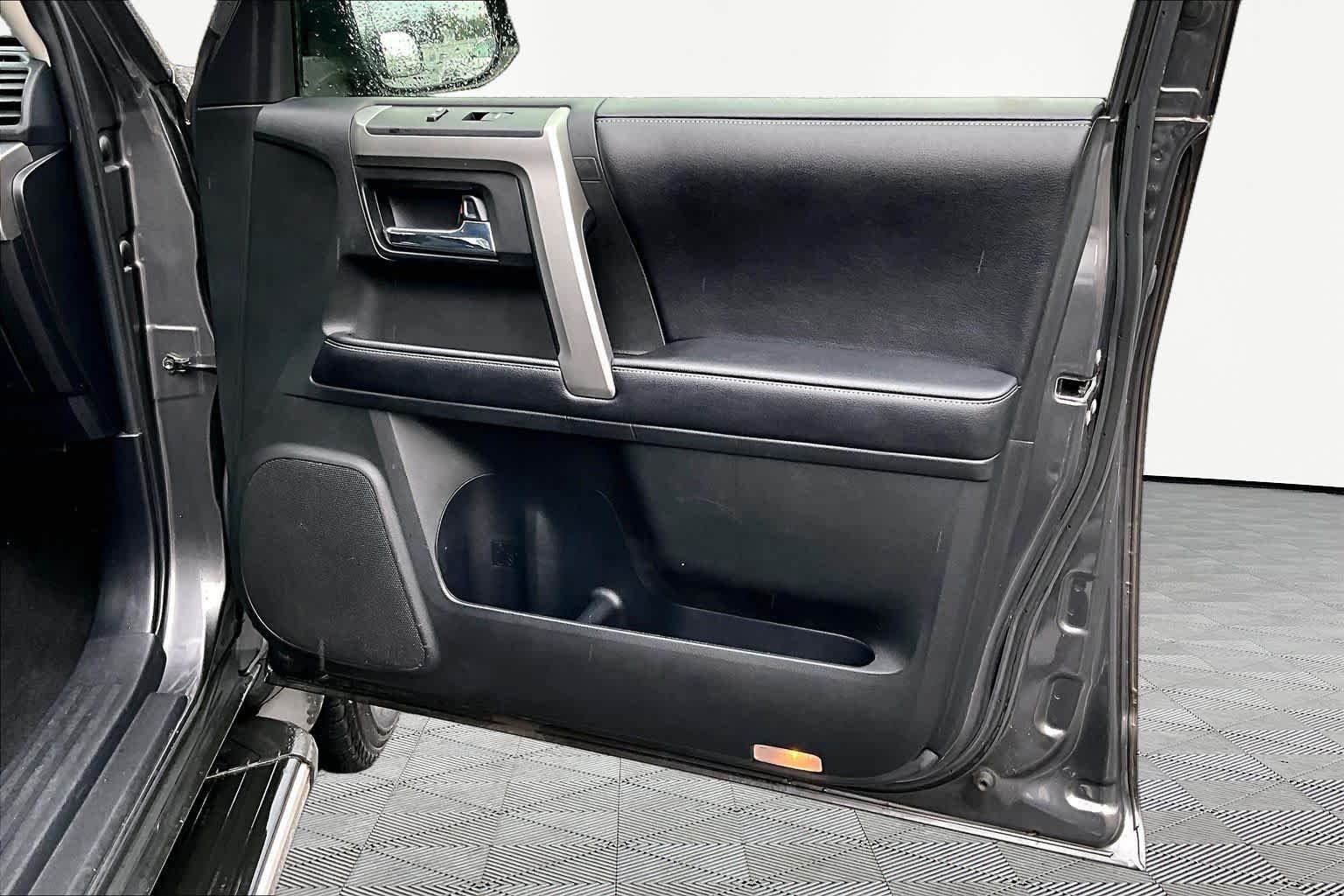 Used 2016 Magnetic Gray Metallic Toyota SR5 image 22