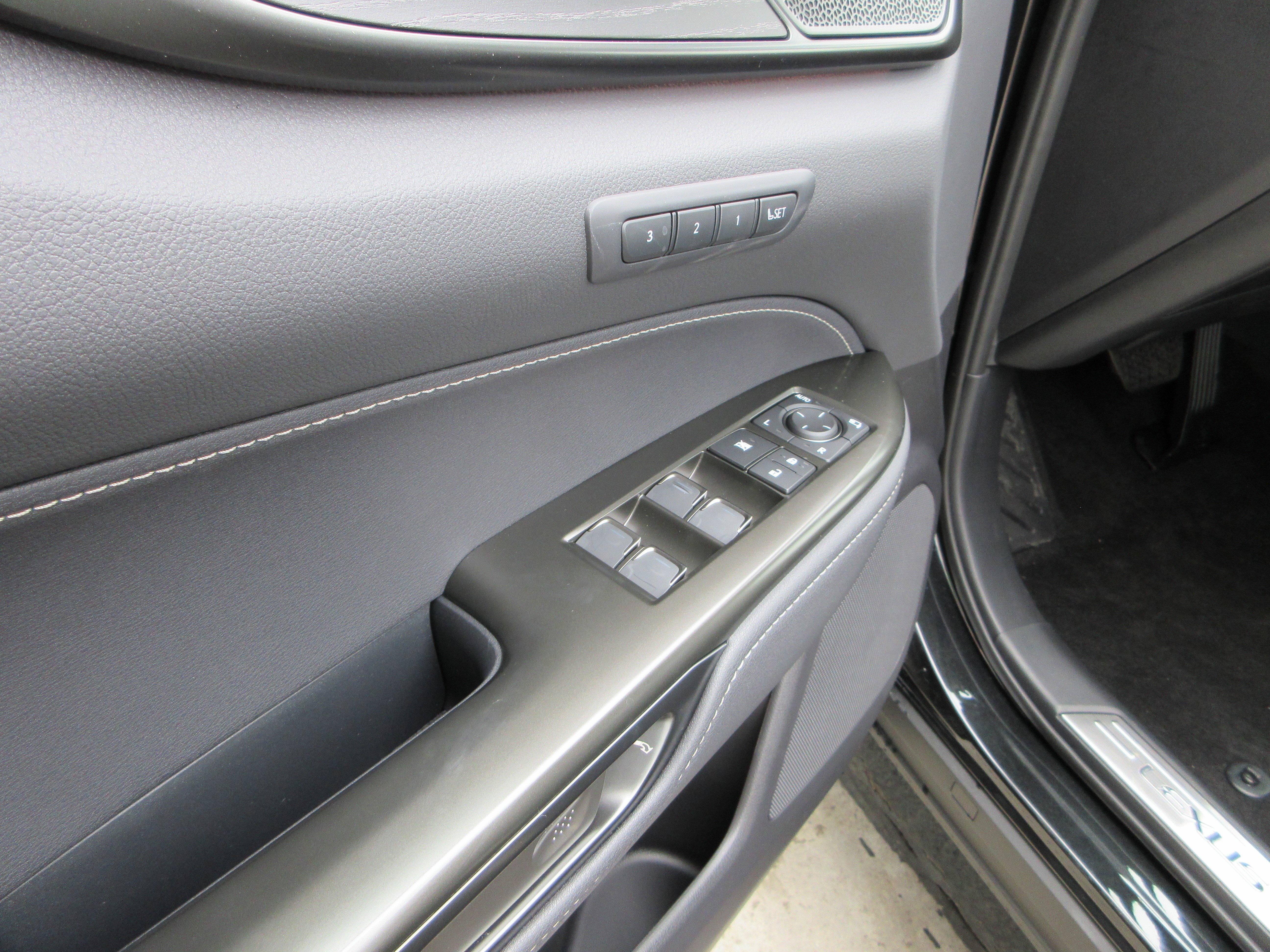 2026 Lexus NX 450h+ Luxury - Photo 28
