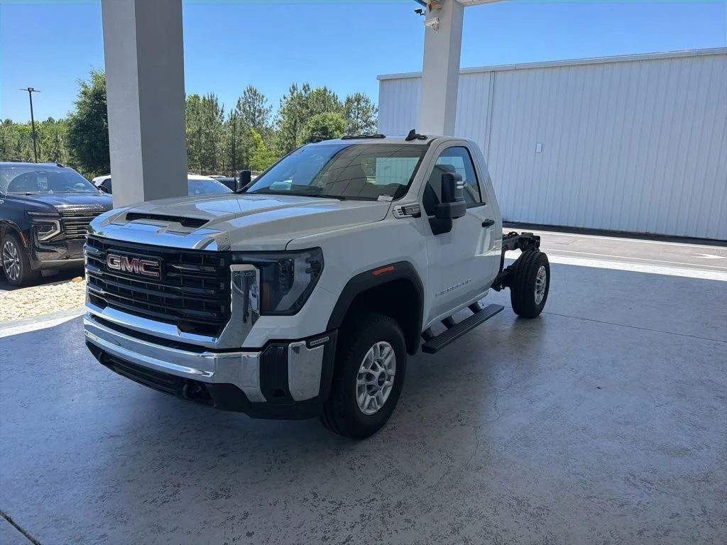 New 2025 Summit White GMC Pro image 3
