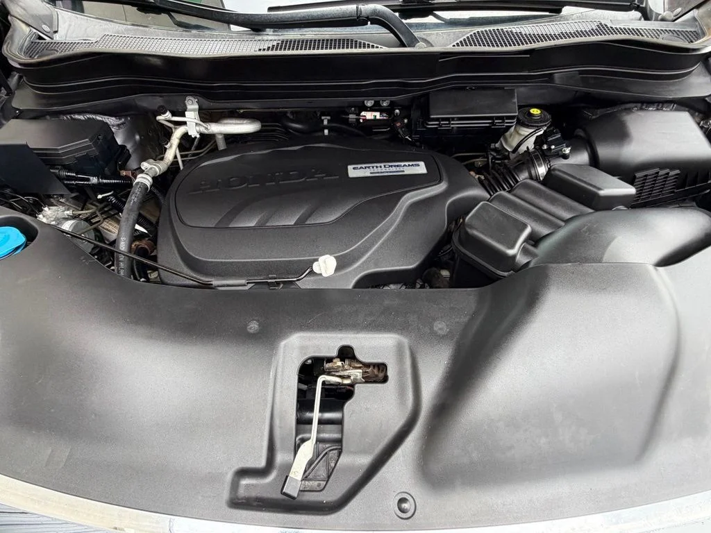 Used 2020 Silver Honda Touring image 7