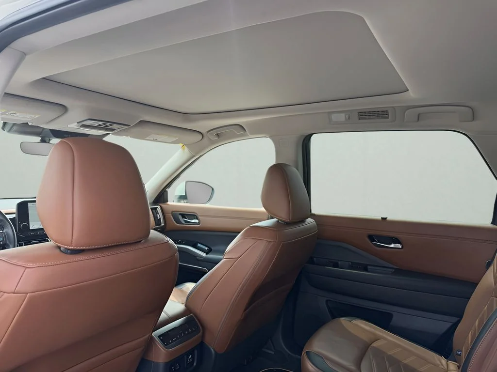 Used 2024 Pearl White Tricoat Nissan Platinum image 10