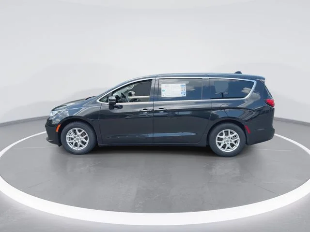 Used 2023 Black Chrysler Touring L image 5