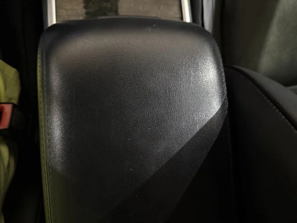 Used 2011 Ivory Chrysler Base image 22