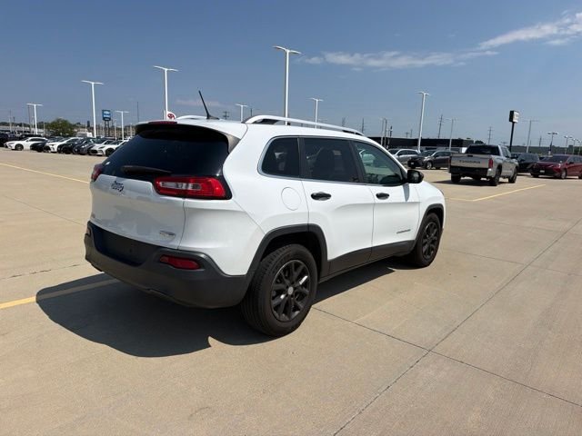 Used 2014 White Jeep Latitude image 5