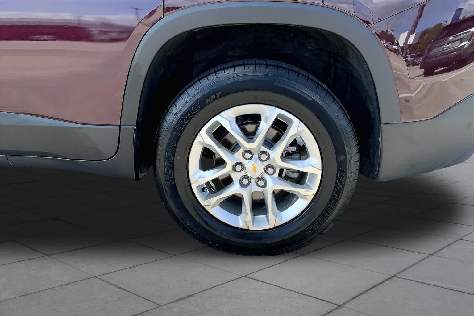 Used 2018 Black Currant Metallic Chevrolet LT Cloth image 11