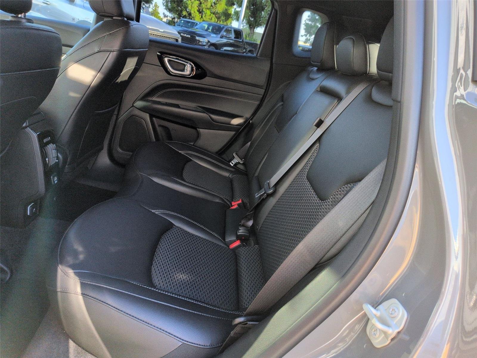 Used 2024 Baltic Gray Metallic Clearcoat Jeep Latitude image 31