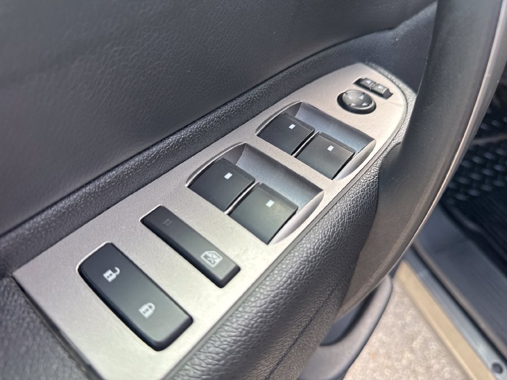 Used 2011 STEEL GREEN METALLIC Chevrolet LT image 16