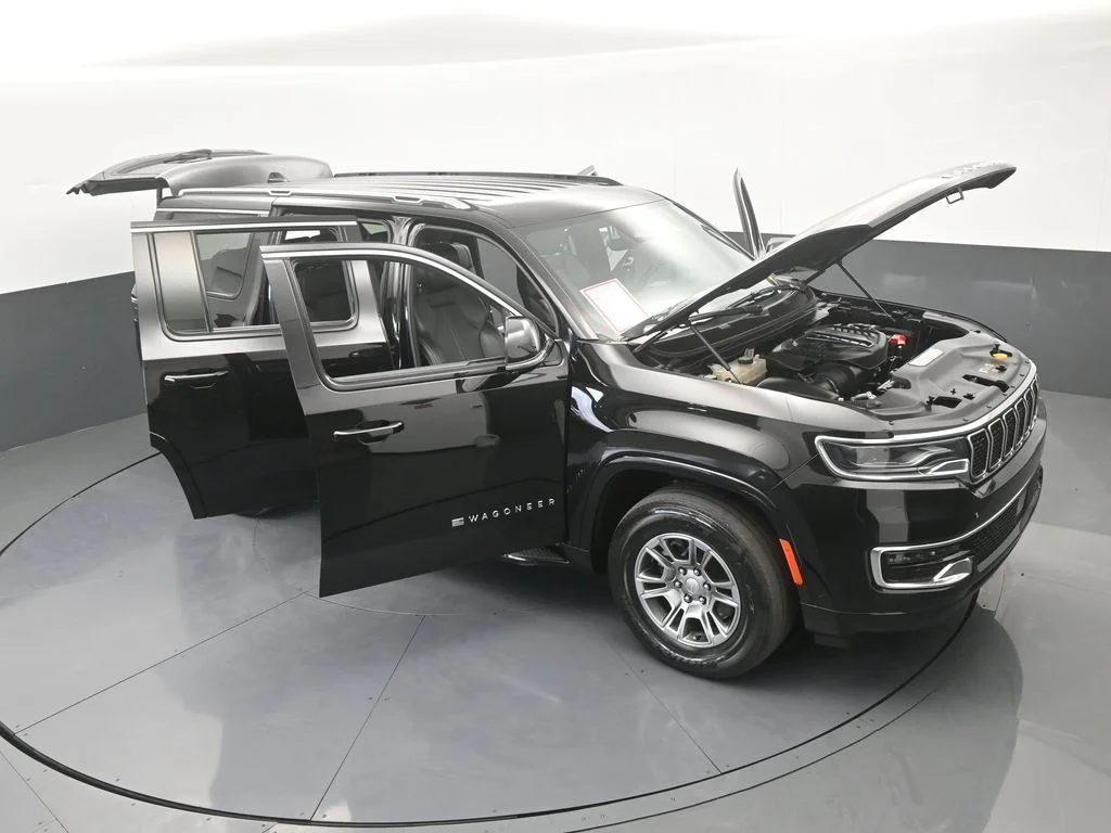 Used 2023 Diamond Black Crystal Pearlcoat Jeep Base image 77