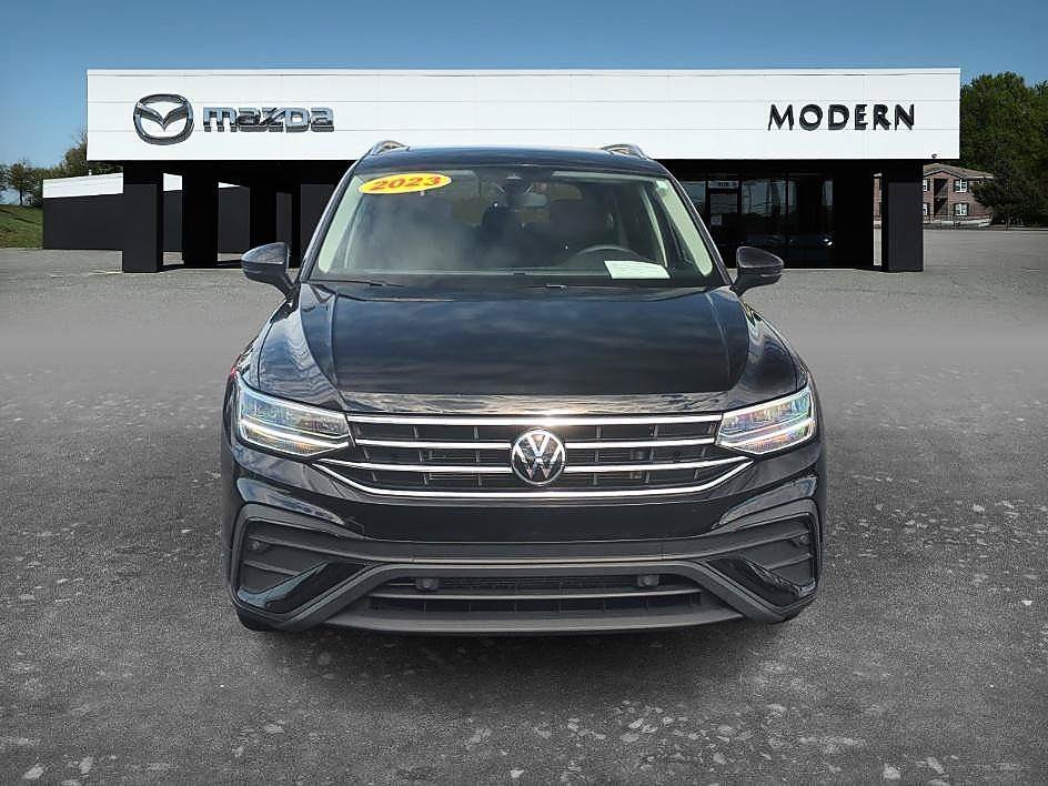 Used 2023 Platinum Gray Metallic Volkswagen SE image 8